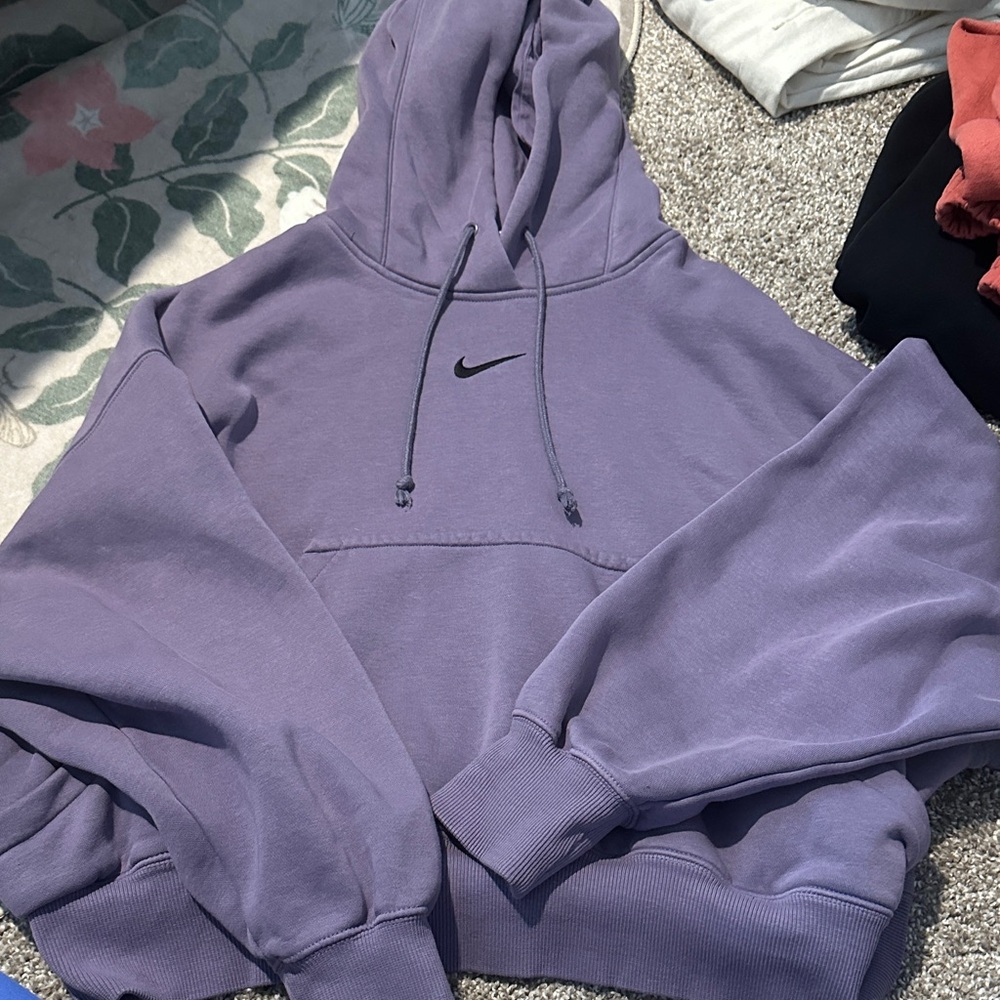 Nike Women's Purple cropped Hoodie Sweater